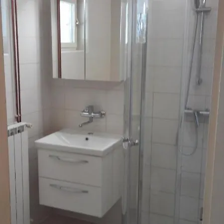 Apartma Med Oljkami Spodnji * בפורטורוז