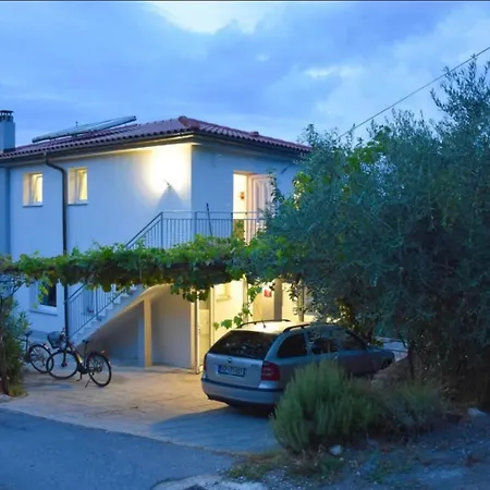Apartma Med Oljkami Spodnji بورتوروز